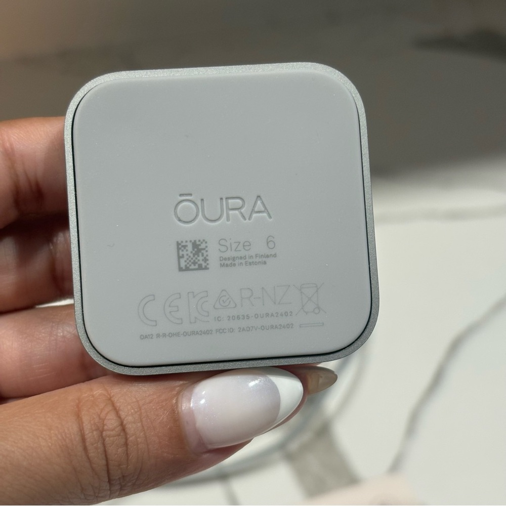 OURA RING 4 - BRUSHED SILVER SIZE 6 - Picture 8 of 12